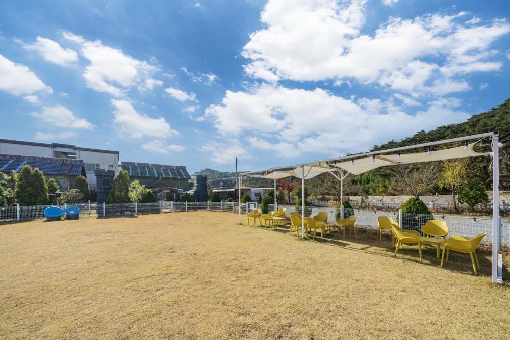 Lala Land Pet Friendly Pension Gyeongju Exterior foto